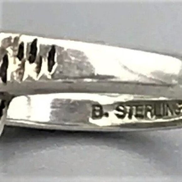 Vintage Brutalist / Modernist Sterling Silver Ring with Jade and Diamonds - Picture 10 of 10